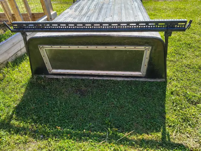 Truck canopy in Auto Body Parts in Quesnel - Image 3