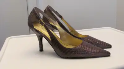 Only $40 for these brand new size 6 Bandolino heels!, View more