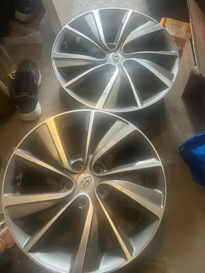 2 Hyundai 18inch Alloy Rims