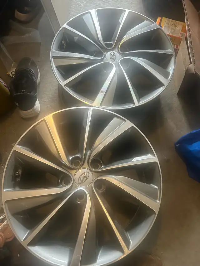 2 Hyundai 18inch Alloy Rims in Tires & Rims in Oshawa / Durham Region - Image 2