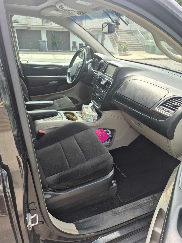 Chrysler town and country à vendre — photo 3