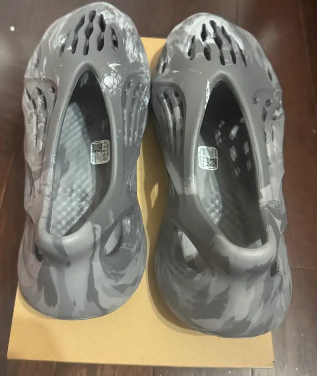  Yeezy Foam Runner Size -11 (never worn in Men's Shoes in City of Toronto - Image 6