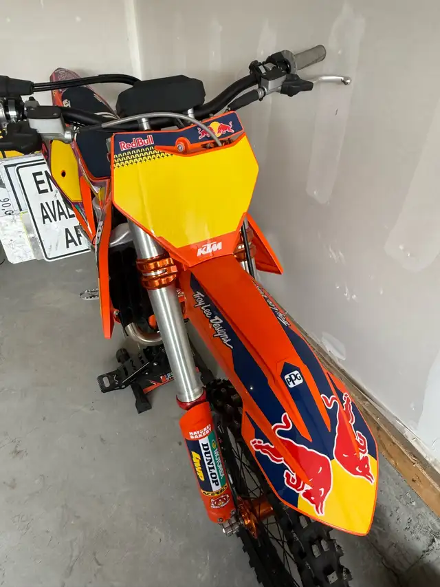 2021 KTM 250 SX-F Dirt Bike in Dirt Bikes & Motocross in Calgary - Image 3