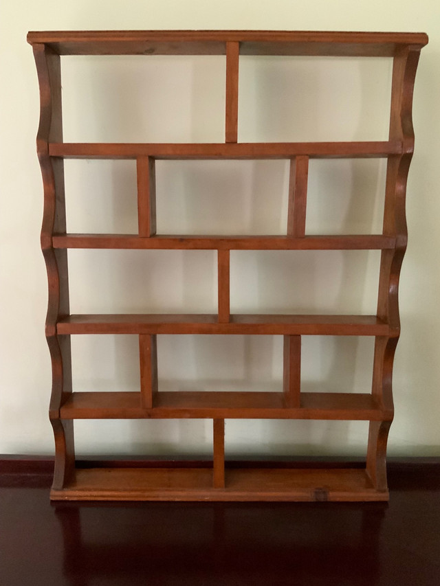 Wooden Display Shelf in Home Décor & Accents in Chatham-Kent - Image 2