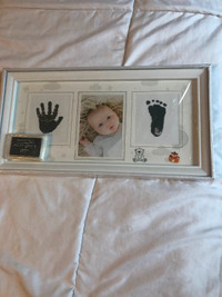 cadre pour empreintes de mains et de pieds de bébé / baby frame
