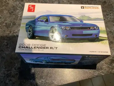 Modèle réduit voiture à coller (maquette)-DODGE CHALLENGER 2009, View more