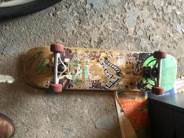 FS: Supercycle mountain bike, girls 18 inches wheel, skateboard in Road in Ottawa - Image 6