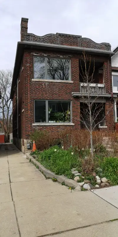 BRIGHT, MODERN RENOVATED 1 BED BASEMENT APARTMENT