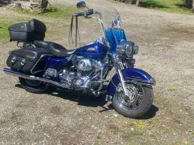 For Sale 2007 Road King Classic Jake & Elwood Blue ( always stored in heated shop) awesome shape fun...