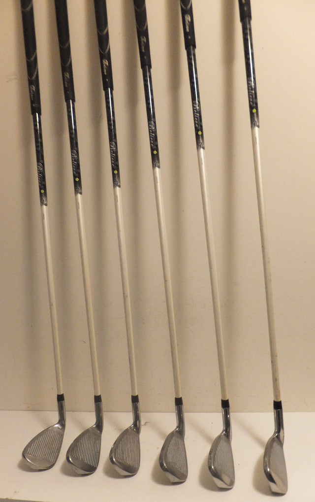Ladies/Junior Iron Set - right in Golf in Sarnia