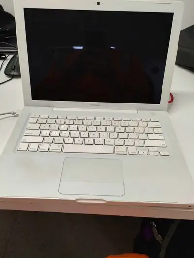 2009 MacBook 2.0Ghz Intel Core 2 Duo Processor 13.3" Model: A118, View more