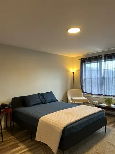 Private master bedroom with ensuite in Spryfield. Clean, quiet, ideal for couples or professionals....