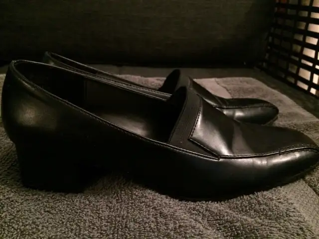 Black heels in Women's - Shoes in Calgary - Image 2