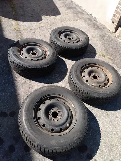 4 pneus d'hiver General ALTIMAX ARCTIC 12 225/70R16 XL - 107T Pas beaucoup de kilométrage En très bo...