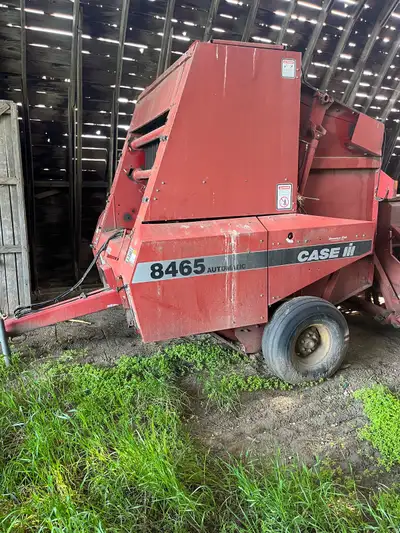1998 8465A CaseIH round baler. Been used every year till last year. Has been shedded. Makes nice bal...