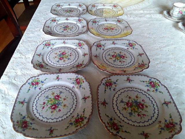 BONE CHINA DESSERT/SALAD PLATES (8)- PETITE POINT - ROYAL ALBERT in Arts & Collectibles in City of Toronto