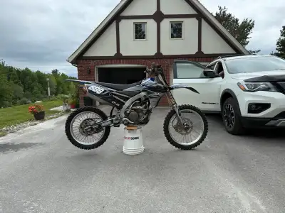 Je vends ma YZ250F 2014 parce que je manque de temps pour en faire. Elle a été entretenue régulièrem...