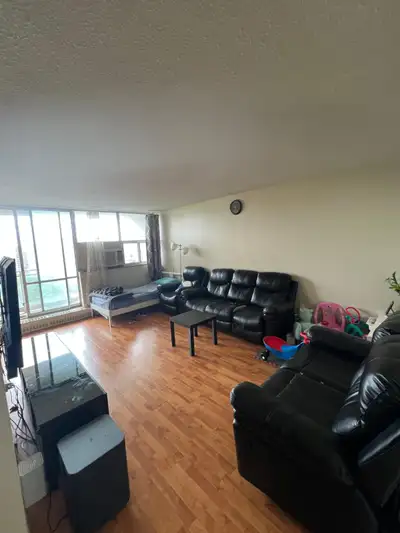 Large 1Bdrm Condo, Great View, Renovated, Int/Cable TV, Parking