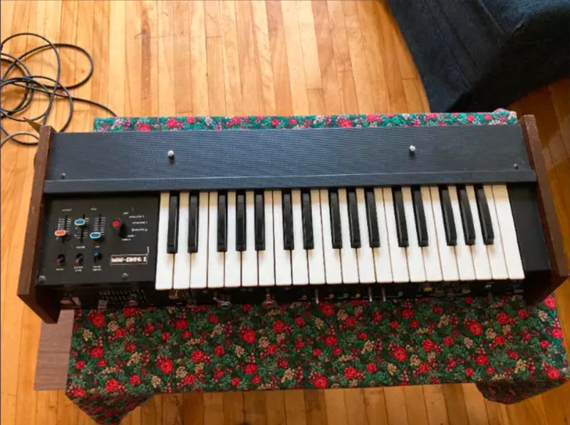 700s analog synth Pianos et claviers Ville de