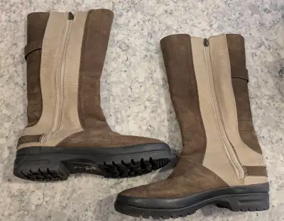 Womens size 9 DC boots - like new - $20, View more