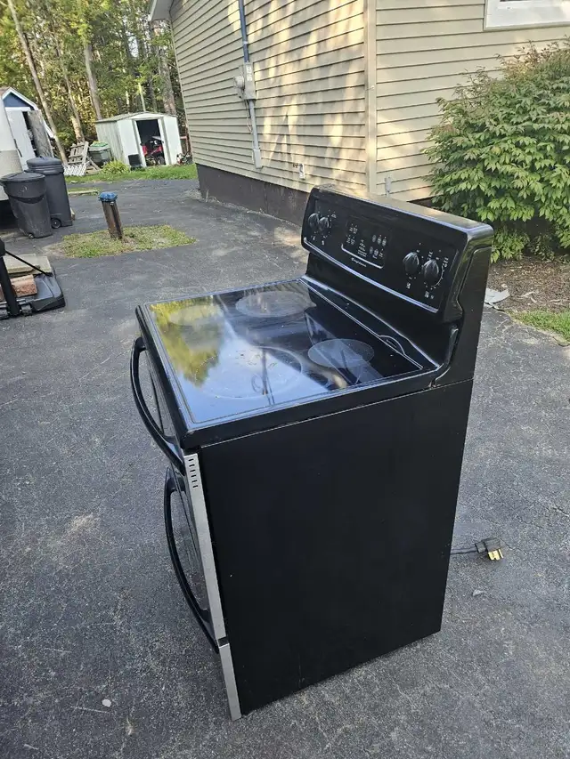 free working stove. in Stoves, Ovens & Ranges in Bedford - Image 3