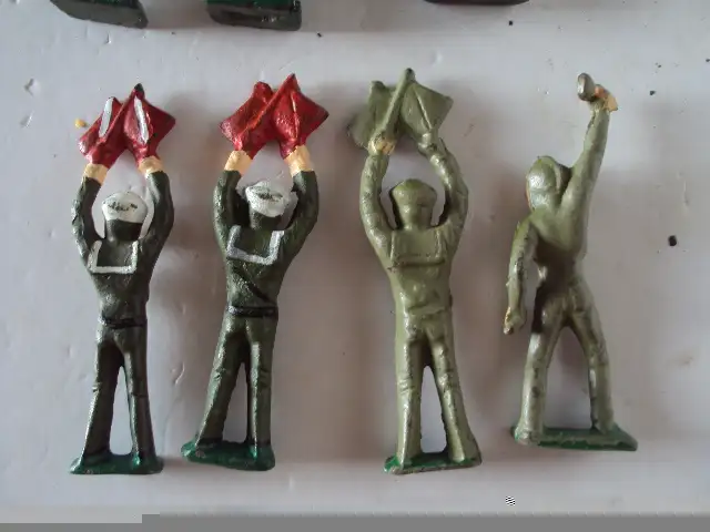 VINTAGE 7 WORLD WAR ONE CASTIRON TOY SOLDIERS in Arts & Collectibles in Barrie - Image 6