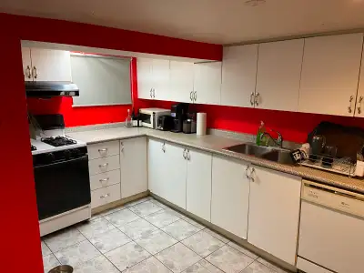 Private Basement Room for Rent, steps to Subway and Dufferin mall, Free Internet and all utilities a...