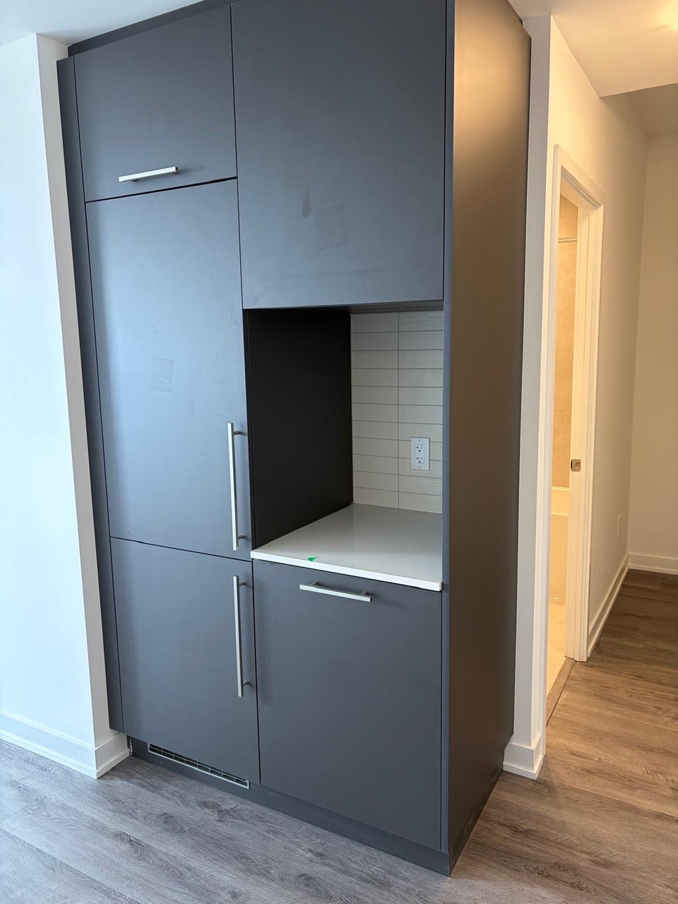 Private Room in 2 bed +den 3