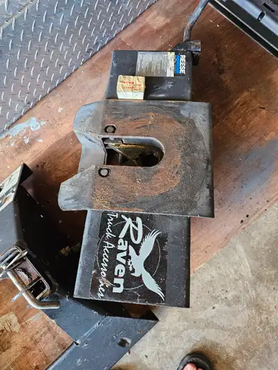 I have a Reese Towpower 20K Fifth Wheel Hitch and Rail Kit that can carry loads up to 20,000 pounds...