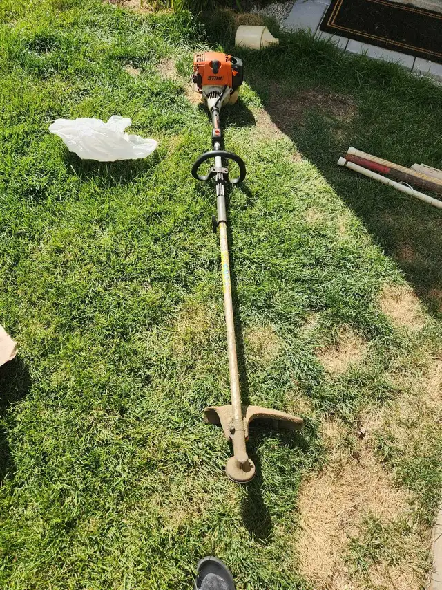 Stihl km90r combination string trimmer in Lawnmowers & Leaf Blowers in Kingston - Image 2