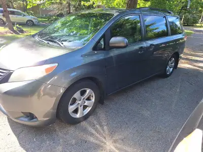 If you're looking for a proven, dependable minivan that still has plenty of life left in it, this Si...