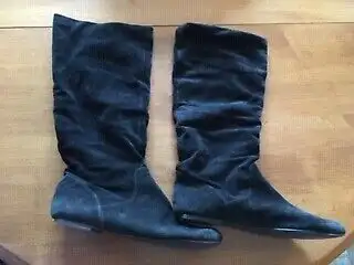 Suede black boots (size 8M) Good condition Comes from a smoke-free, pet-friendly home