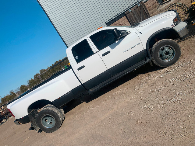 2003 Dodge Dually SLT excellent condition+5th wheel cottage in Cars & Trucks in Windsor Region