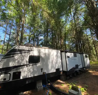 FOR SALE: 2021 Astoria 3393BH Luxury Bunkhouse Trailer Fisherman’s Cove Campground – Quiet, Premium...