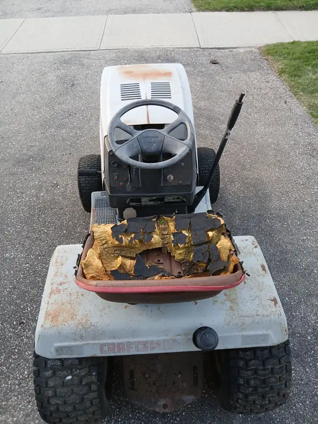 Craftsman DieHard Lawn Tractor For Sale in Lawnmowers & Leaf Blowers in Kitchener / Waterloo - Image 8