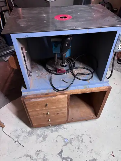 Makita Plunge Router 3612C and table, View more