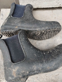 Women's croc short rain boots sz 7