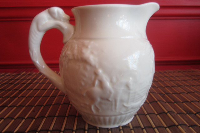 Wedgwood Horse and Hound Cream Pitcher in Arts & Collectibles in Ottawa - Image 2