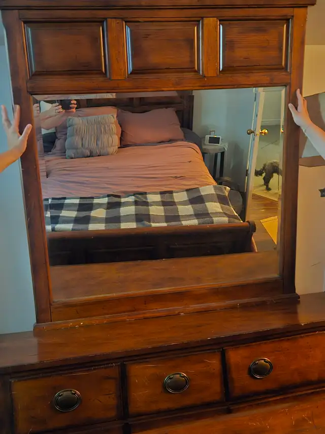 Solid Wood Queen Bedroom Set in Beds & Mattresses in Cornwall - Image 5
