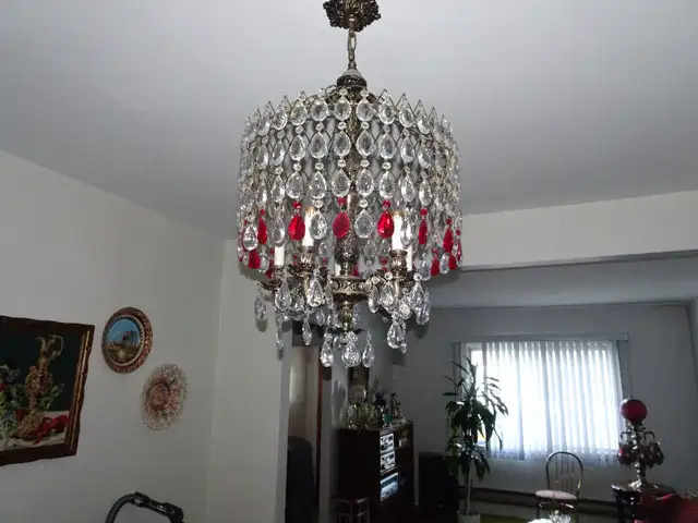 Chandelier in Indoor Lighting & Fans in City of Montréal - Image 8