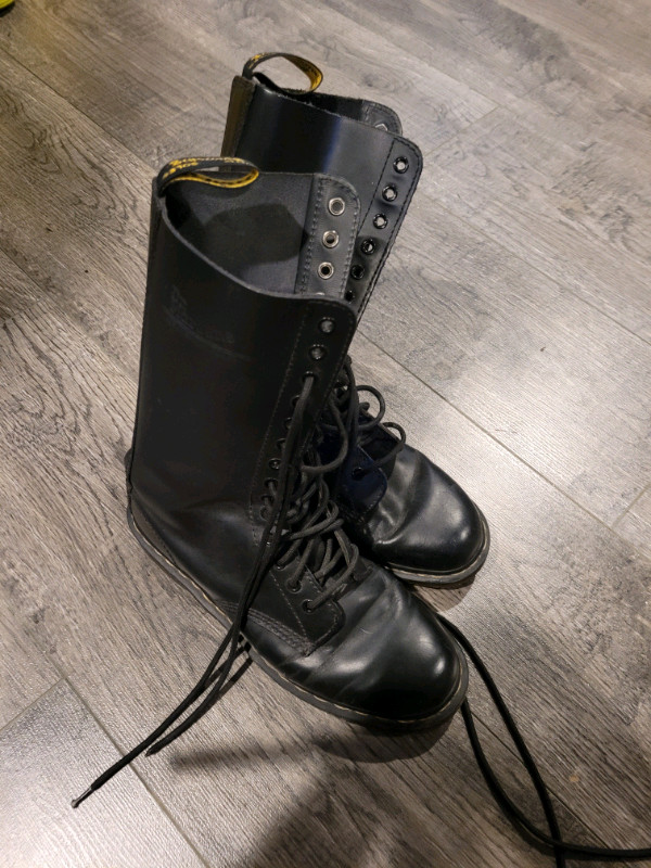 Bottes Dr Martens taille 10 homme in Men's Shoes in Gatineau