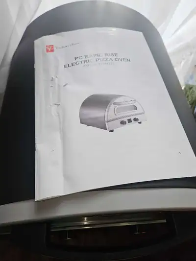 Brand new pizza oven never used . The wife thought this be great but we do t eat pizza. Well we do a...