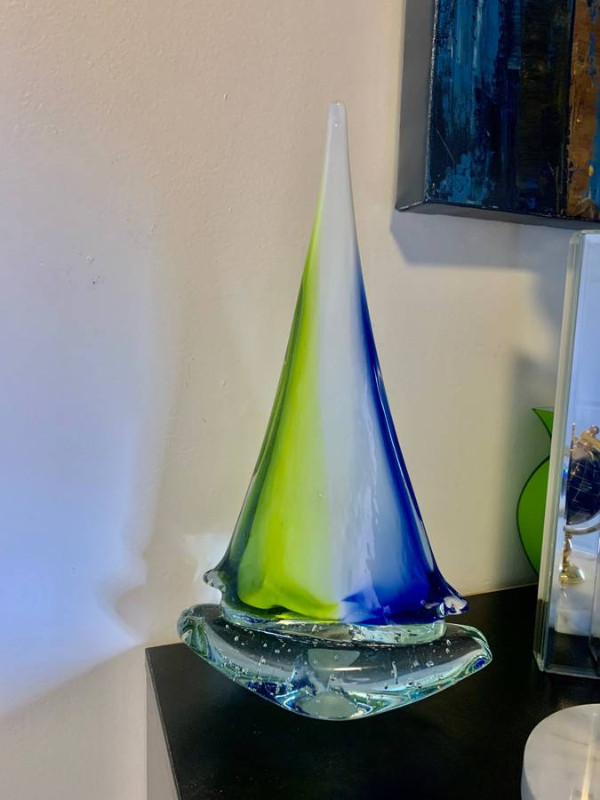 Murano Style Art Glass Colorful Centerpiece Sailing Artistic Sai in Arts & Collectibles in Burnaby/New Westminster - Image 2