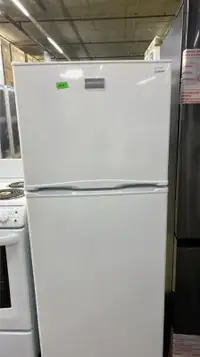 Petit réfrigérateur 24p en parfait état.