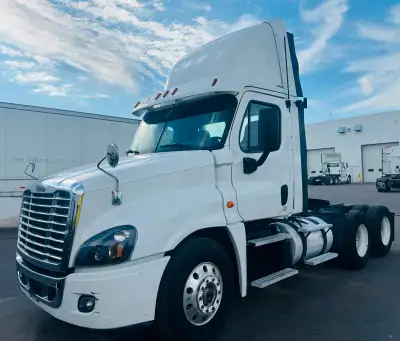 2017 Freightliner Cascadia 125 6x4 T/A Day Cab DD13 450HP 3:25 ratio Fresh Manitoba safety Clean tit...