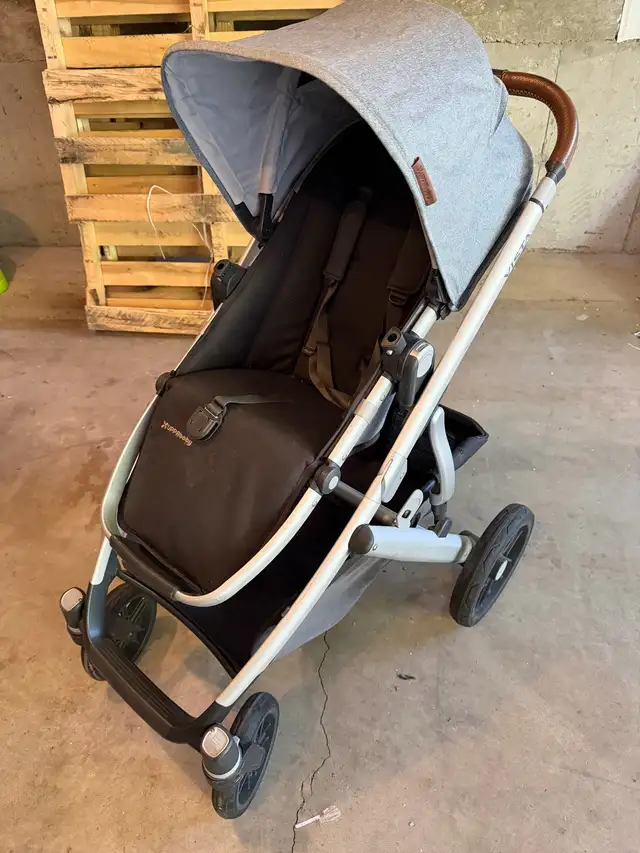 UPPAbaby Vista V2 Stroller in Strollers, Carriers & Car Seats in Hamilton - Image 2