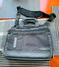 Targus Laptop Shoulder Bag / Carrying Case (fits 14”)