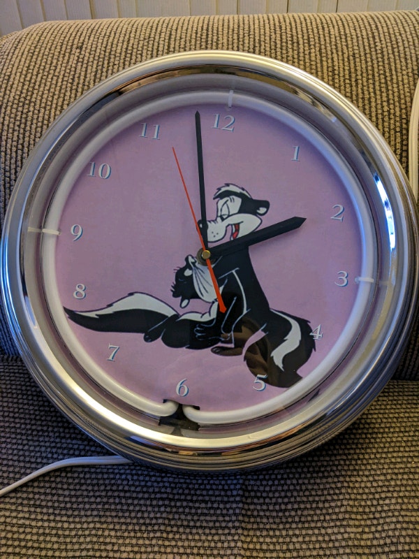PEPE LE PEW NEON WALL CLOCK VINTAGE EXTREMELY RARE WORKS 2 COLOR Arts