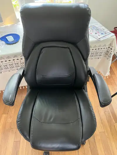 La-Z-Boy Manager Chair – High Back, Flip-Up Arms, Black Leather Selling a premium La-Z-Boy Manager O...