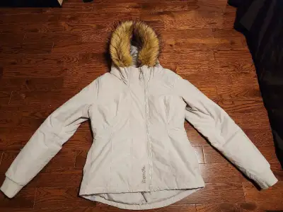 Womens BENCH Winter Coat, in Excellent New Like Condition. Hood is Attached. Coat is also Super Warm...